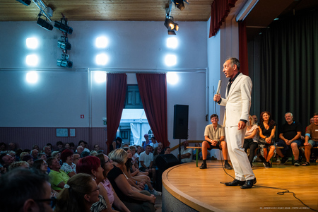 STAND UP (22 of 71)